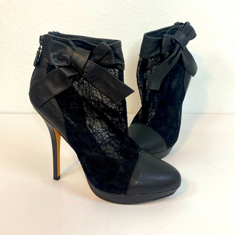 Charles David Black Bow Lace Leather Bootie Boot Heels Size 8.5